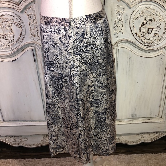 J. Crew 100% Silk Cream and Navy Paisley Print Classic Pleated Skirt Size 4 - Picture 5 of 9